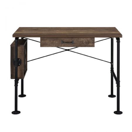 長方形で、完成品の高さは74cmです。